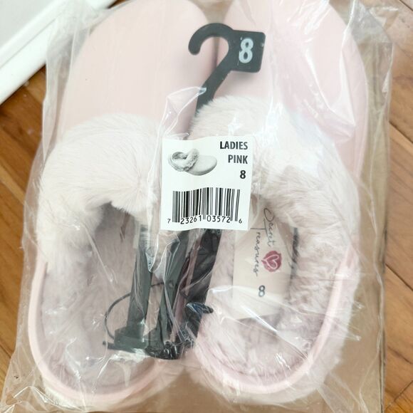NWT Women Secret Treasures Fuzzy Sandals in Pastel Pink Size 8 - Picture 1 of 4